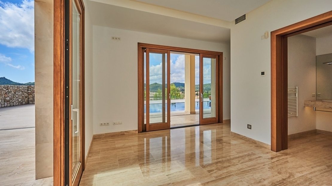 V-2078 Imposante Villa mit Ferienvermietungslizenz und Blick über das Tal sowie den Golfplatz von Canyamel