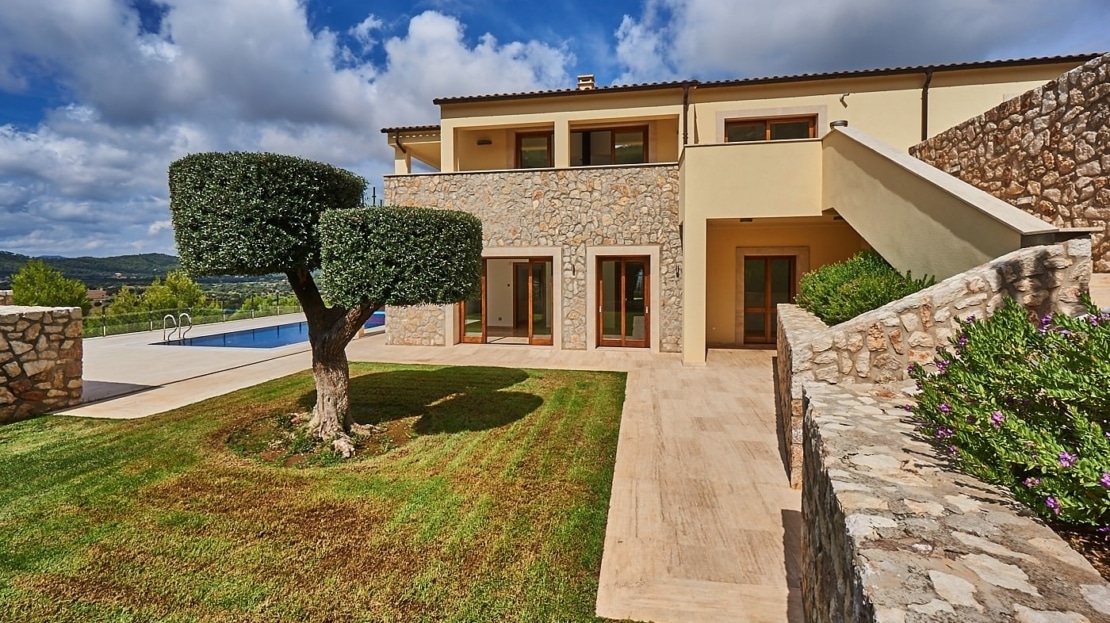 V-2078 Imposante Villa mit Ferienvermietungslizenz und Blick über das Tal sowie den Golfplatz von Canyamel