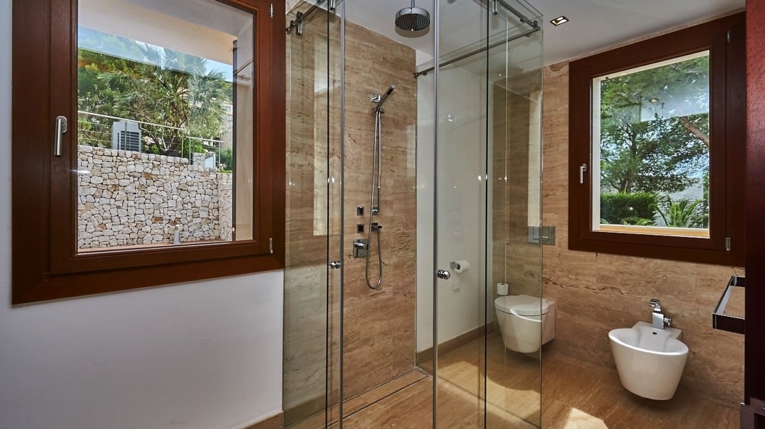 V-2080 Moderne Villa in Südlage mit Ferienvermietungslizenz, direkt neben dem Golfclub Canyamel