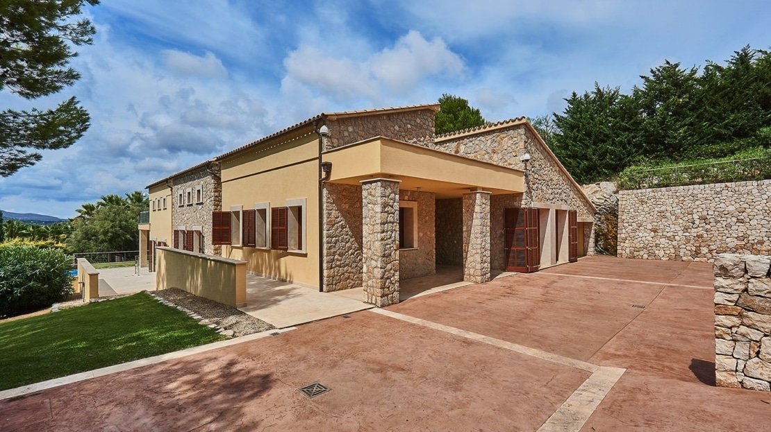 V-2080 Moderne Villa in Südlage mit Ferienvermietungslizenz, direkt neben dem Golfclub Canyamel