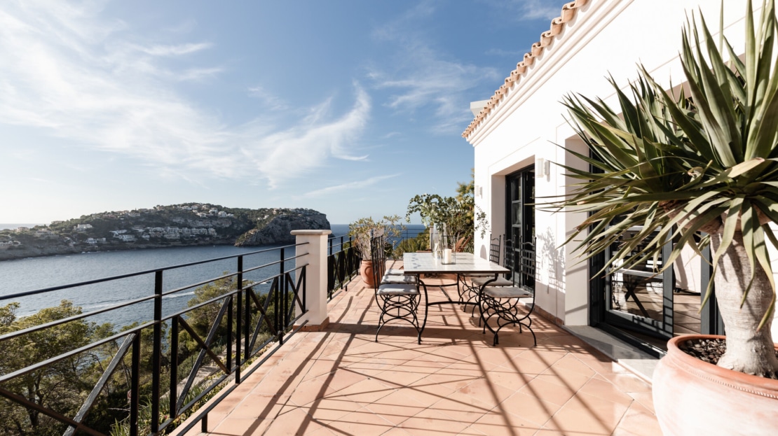 V-4411-96 Villa mit viel Potenzial, Pool, fantastischem Meer- und Hafenblick im Süden von Andratx 9