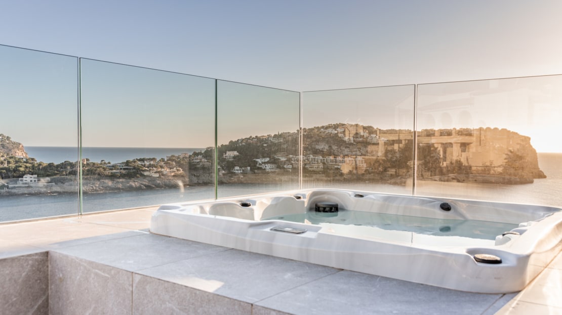 V-4411-96 Villa mit viel Potenzial, Pool, fantastischem Meer- und Hafenblick im Süden von Andratx 11