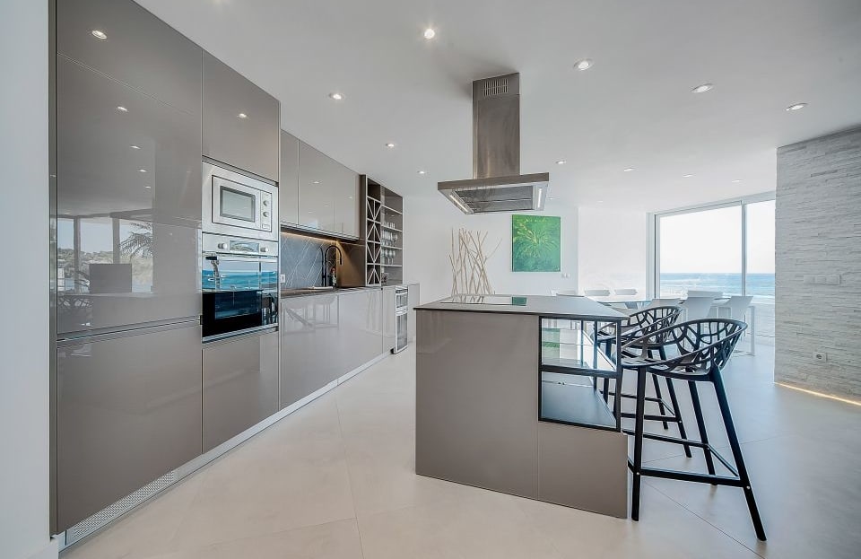 A-4691 Renoviertes Luxus Apartment in 1. Meereslinie mit  fantastischem Rundum Ausblick  2