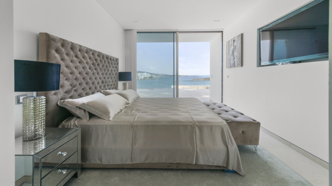 V-3430 Luxuriöse Villa in erster Meereslinie von Cala Vinyas mit Blick auf Sa Porrassa 8
