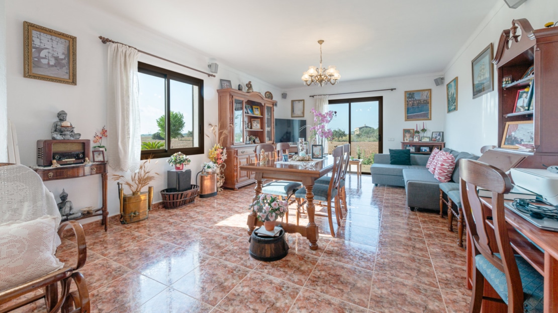 4856 Partly renovated country house in Ses Salines, with absolute privacy, dista