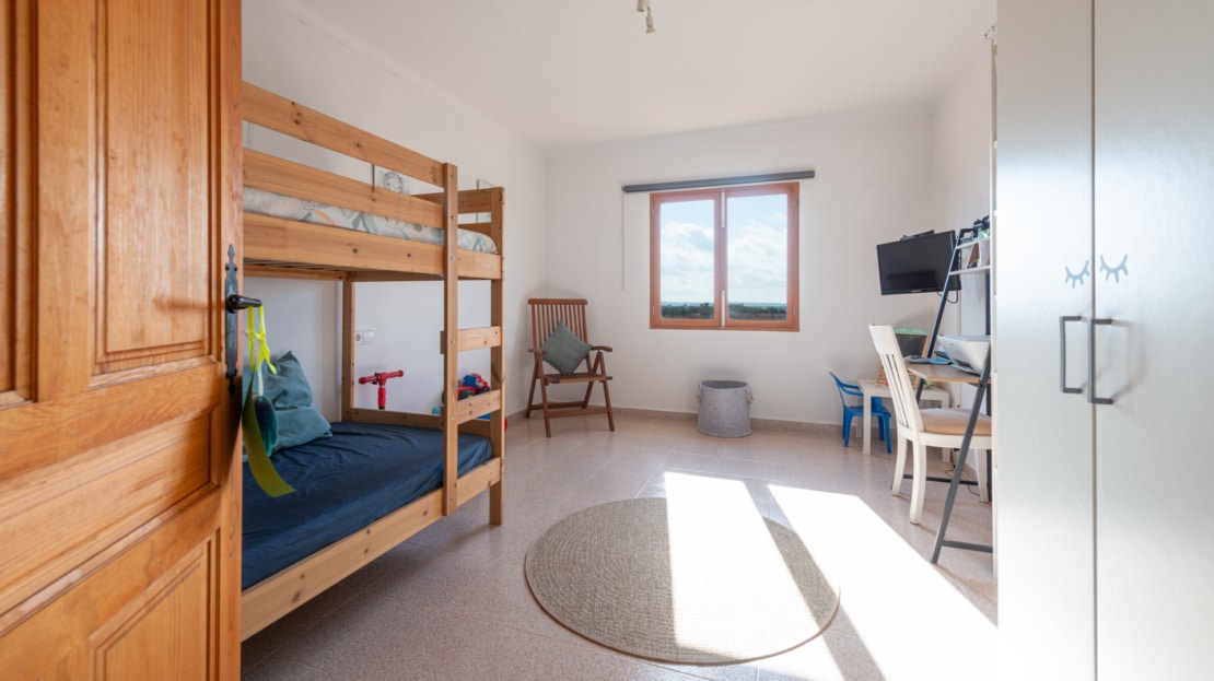 4856 Partly renovated country house in Ses Salines, with absolute privacy, dista