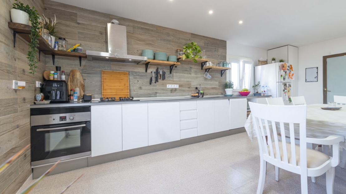 4856 Partly renovated country house in Ses Salines, with absolute privacy, dista