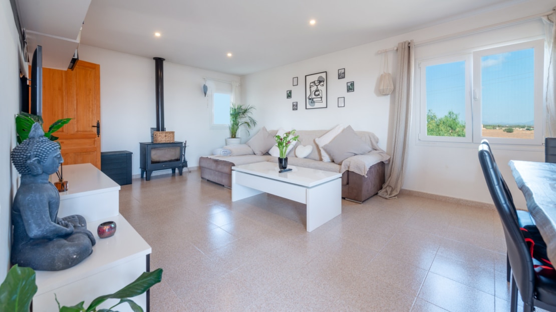 4856 Partly renovated country house in Ses Salines, with absolute privacy, dista