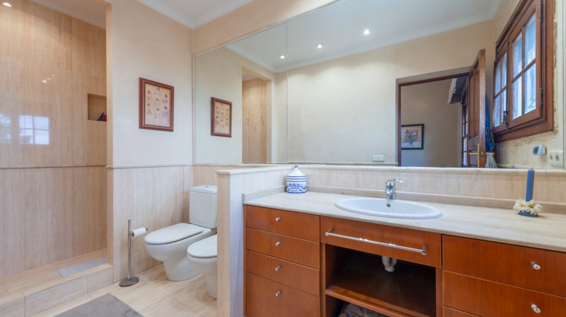 4949 INVESTITION!  Beeindruckendes Haus in erster Linie in Calanova mit herrlichem Meerblick 23