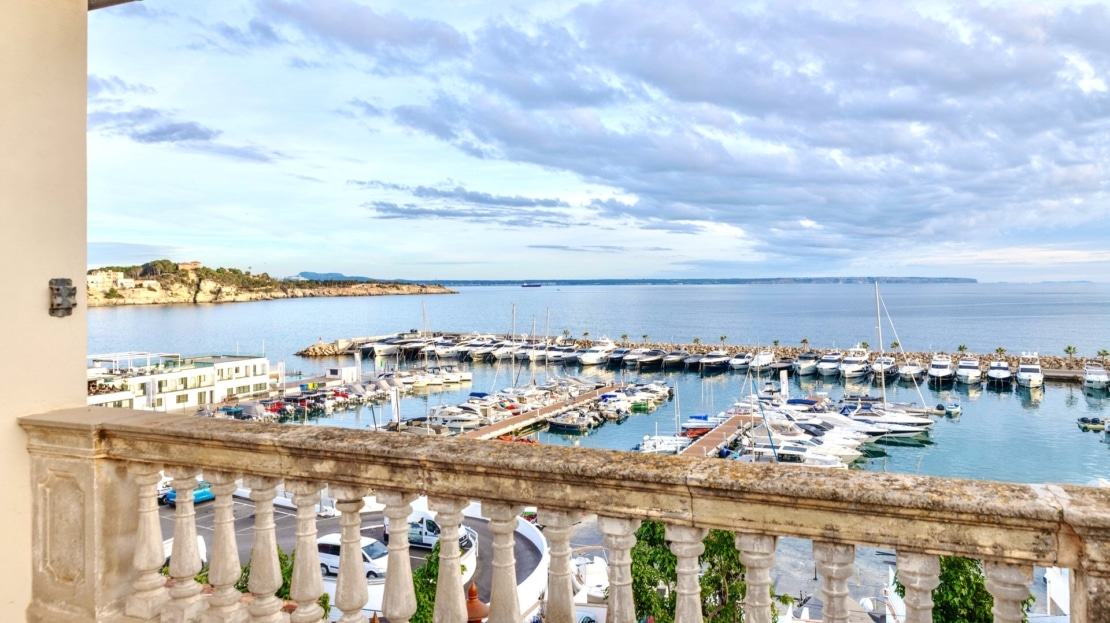 4949 INVESTITION!  Beeindruckendes Haus in erster Linie in Calanova mit herrlichem Meerblick