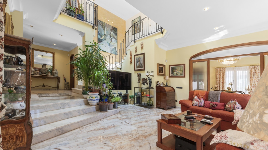 5037 Imposante, mediterrane Villa in Cas Catala, in ruhiger Lage mit großem Pool und Teil-Meerblick 8