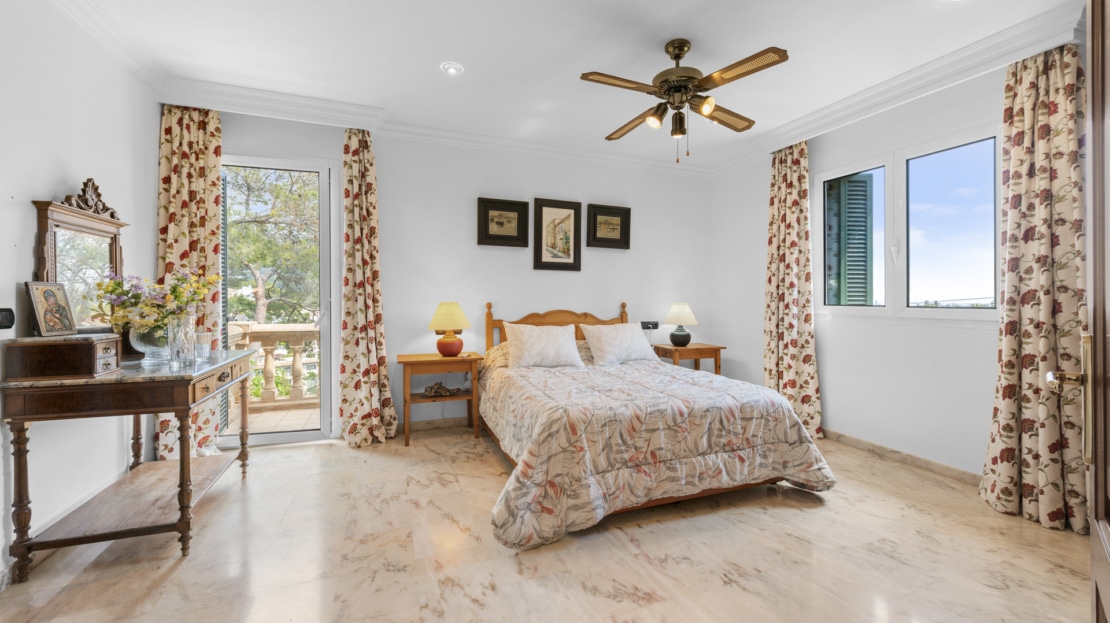 5037 Imposante, mediterrane Villa in Cas Catala, in ruhiger Lage mit großem Pool und Teil-Meerblick 15