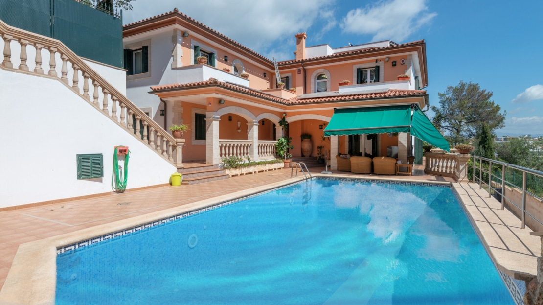 5037 Imposante, mediterrane Villa in Cas Catala, in ruhiger Lage mit großem Pool und Teil-Meerblick 4