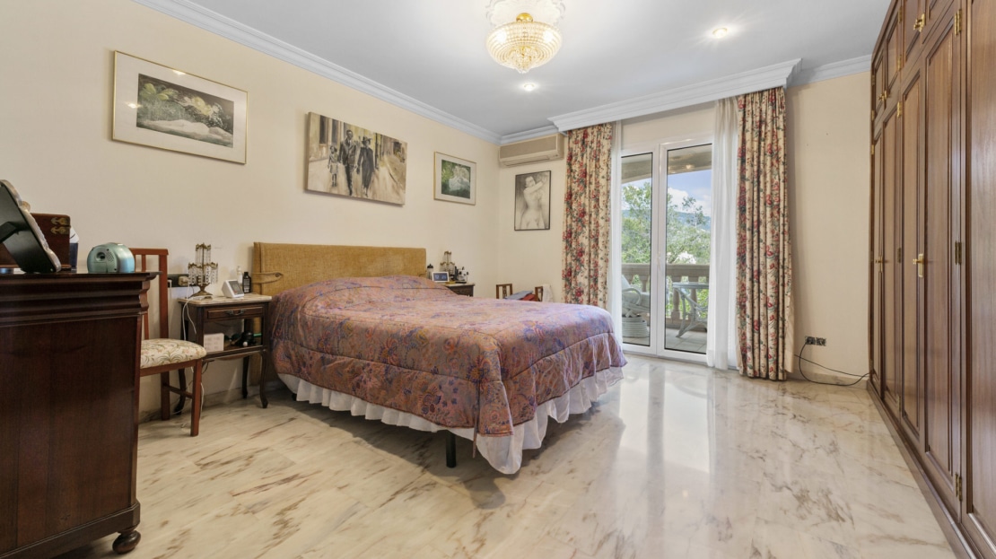 5037 Imposante, mediterrane Villa in Cas Catala, in ruhiger Lage mit großem Pool und Teil-Meerblick 19