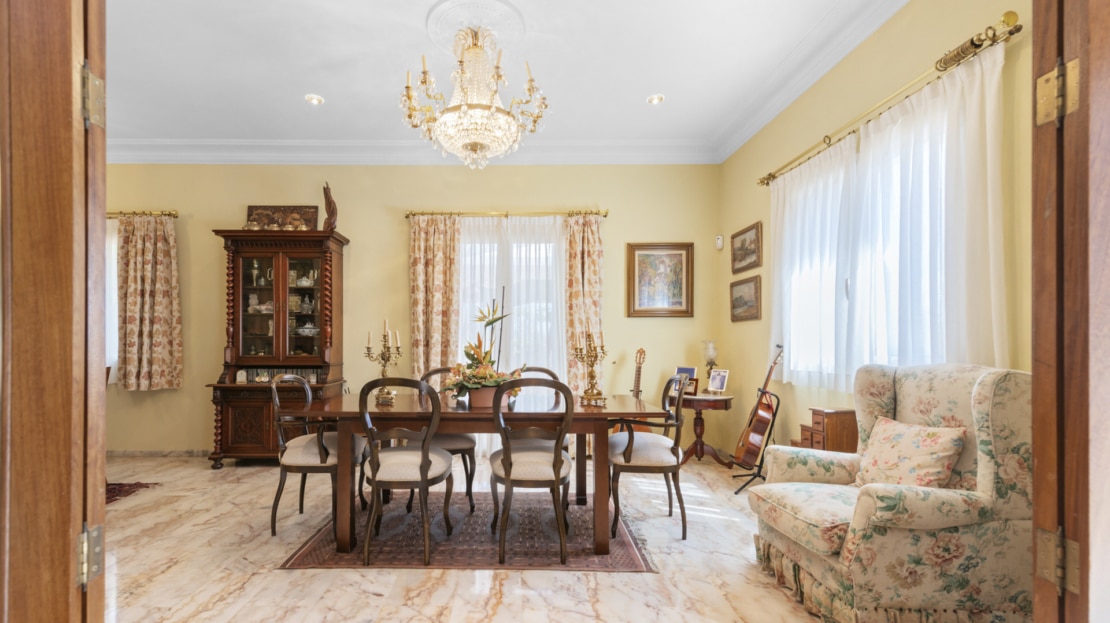 5037 Imposante, mediterrane Villa in Cas Catala, in ruhiger Lage mit großem Pool und Teil-Meerblick 10