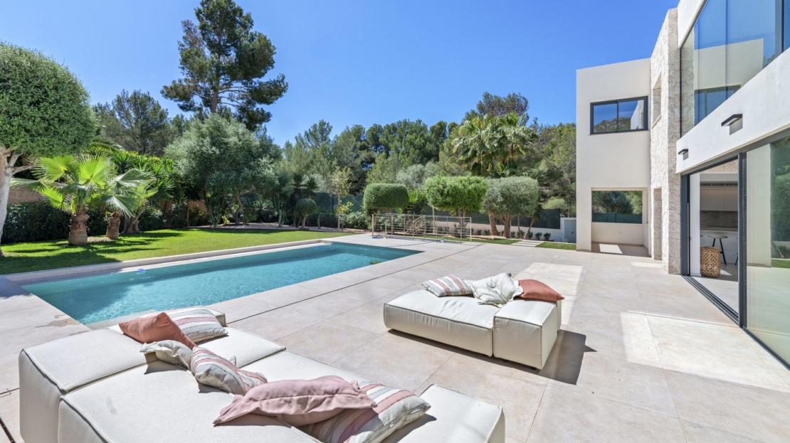 V-4135 NEUBAU! Ruhig gelegene Traum-Villa in Nova Santa Ponça mit Pool, Garten und Privatsphäre 20