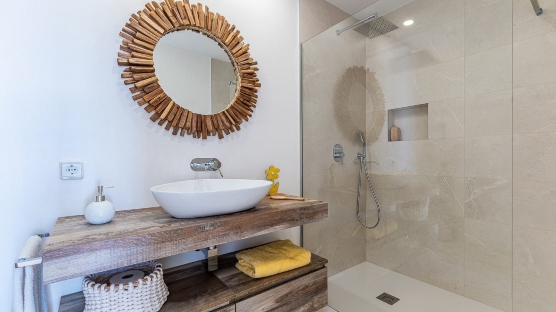 V-4761 Beeindruckende, mediterrane Villa in Camp de Mar mit traumhaftem Meerblick