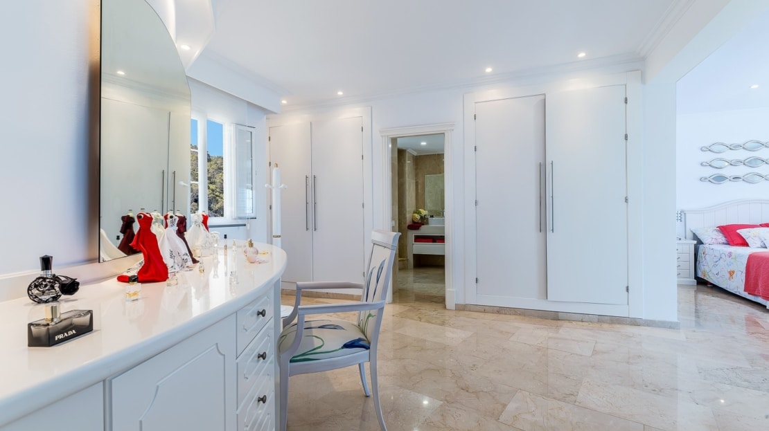 V-4761 Beeindruckende, mediterrane Villa in Camp de Mar mit traumhaftem Meerblick