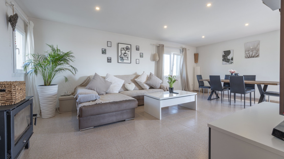 4856 Partly renovated country house in Ses Salines, with absolute privacy, distant views & close to the beach9