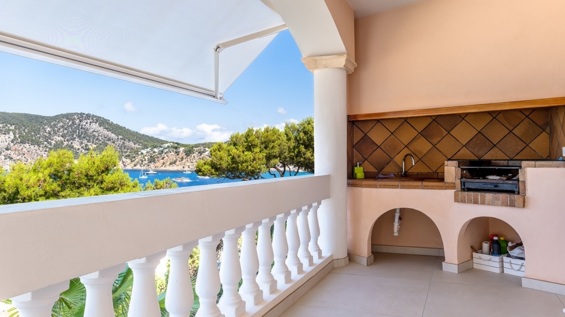 V-4761 Beeindruckende, mediterrane Villa in Camp de Mar mit traumhaftem Meerblick