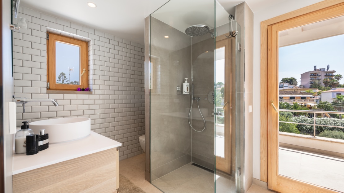 5051 Edle Duplex Dachgeschosswohnung in Bonanova mit Fern-Meerblick