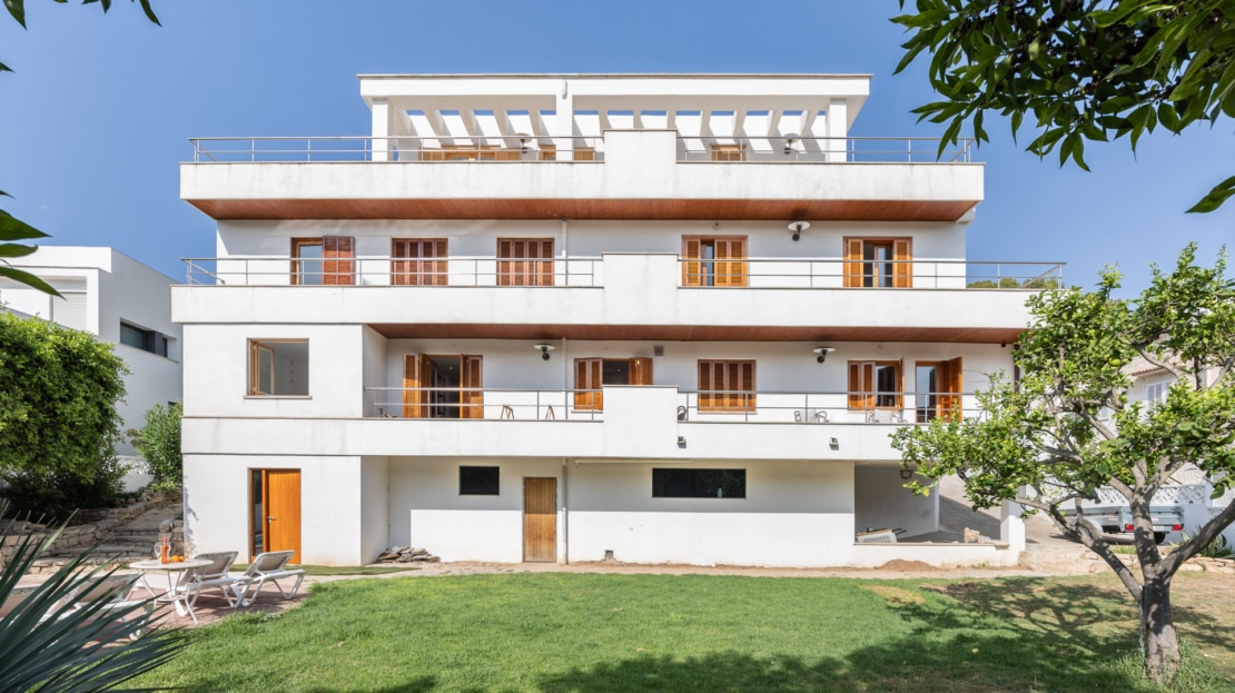 5051 Edle Duplex Dachgeschosswohnung in Bonanova mit Fern-Meerblick