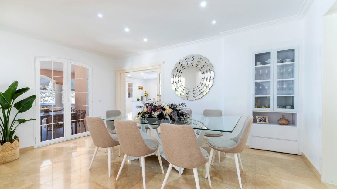 V-4761 Beeindruckende, mediterrane Villa in Camp de Mar mit traumhaftem Meerblick