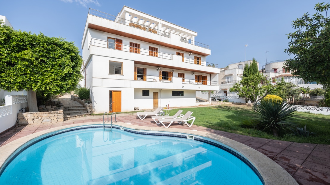 5051 Edle Duplex Dachgeschosswohnung in Bonanova mit Fern-Meerblick