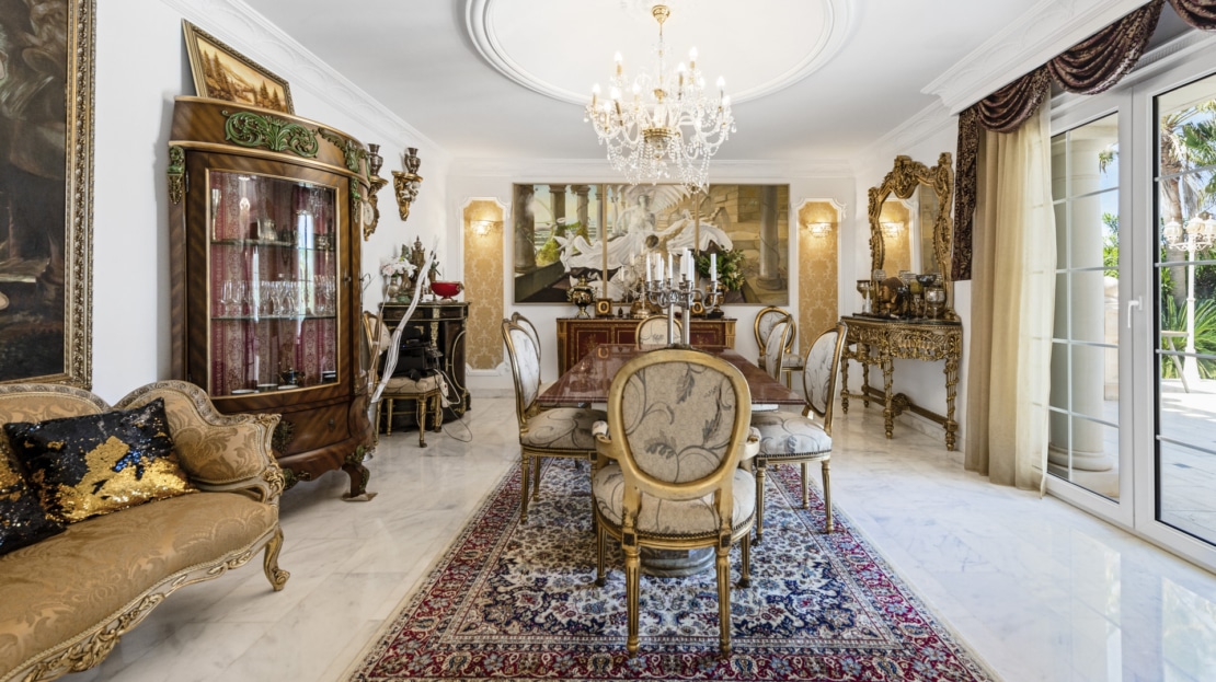 5059 Außergewöhnliche Villa in Badia Blava mit großer Pool Terrasse und eleganter Ausstattung 17