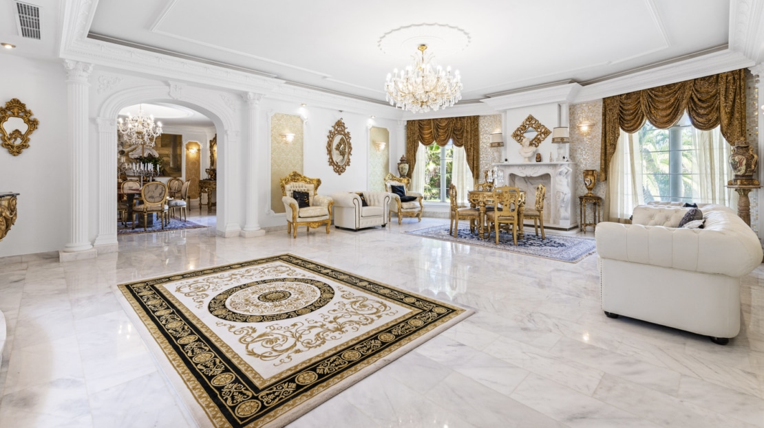 5059 Außergewöhnliche Villa in Badia Blava mit großer Pool Terrasse und eleganter Ausstattung 20