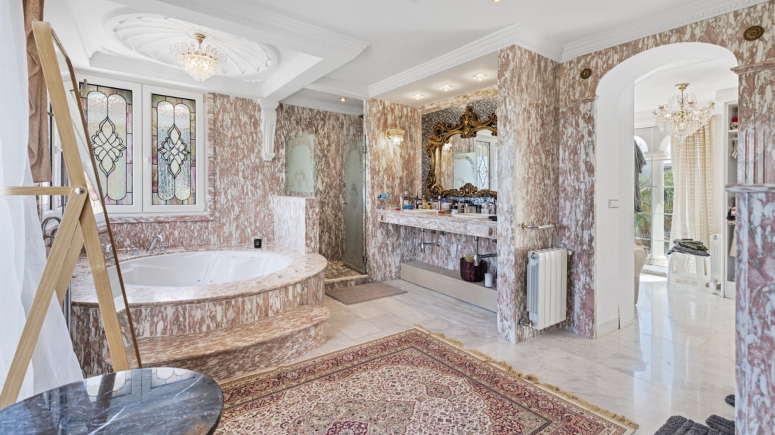 5059 Außergewöhnliche Villa in Badia Blava mit großer Pool Terrasse und eleganter Ausstattung 31