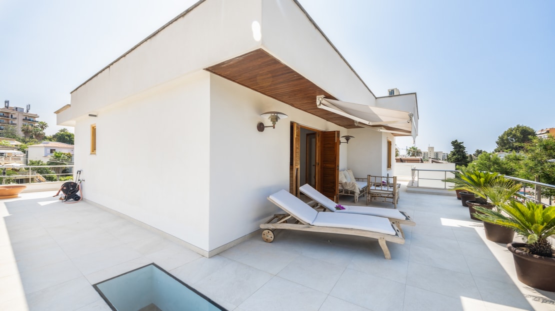 5051 Edle Duplex Dachgeschosswohnung in Bonanova mit Fern-Meerblick