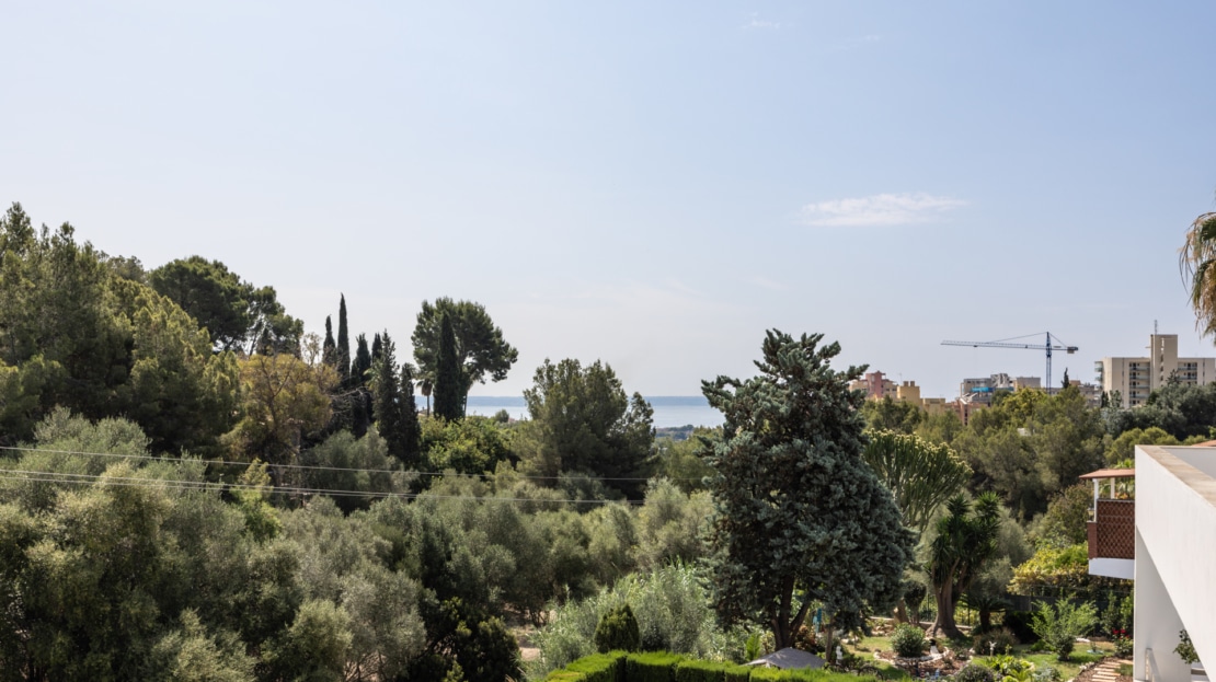 5051 Edle Duplex Dachgeschosswohnung in Bonanova mit Fern-Meerblick