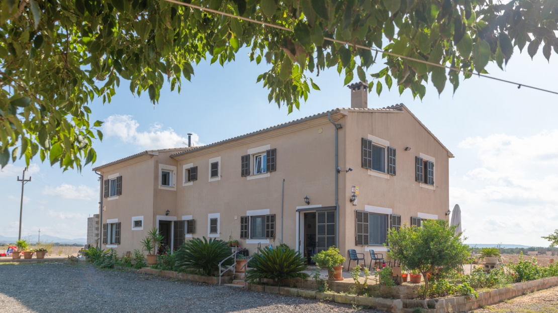 4856 Partly renovated country house in Ses Salines, with absolute privacy, distant views & close to the beach4