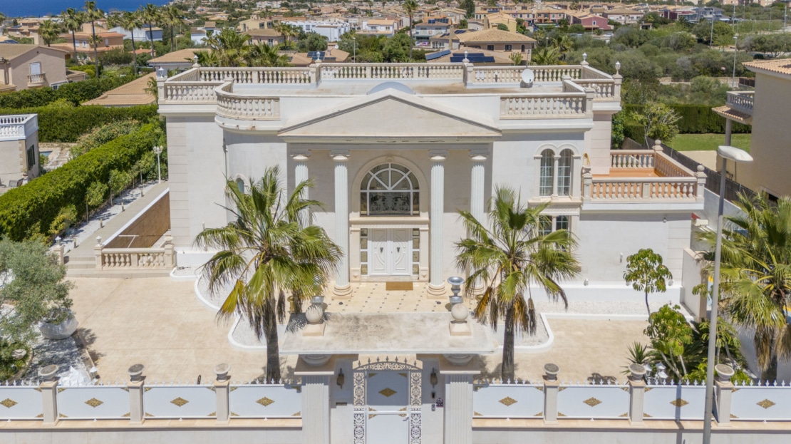5059 Außergewöhnliche Villa in Badia Blava mit großer Pool Terrasse und eleganter Ausstattung 2