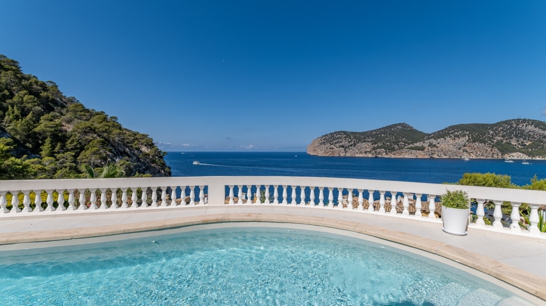 V-4761 Beeindruckende, mediterrane Villa in Camp de Mar mit traumhaftem Meerblick