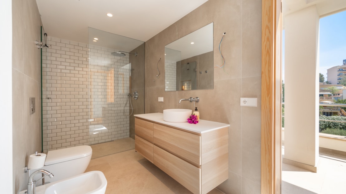 5051 Edle Duplex Dachgeschosswohnung in Bonanova mit Fern-Meerblick