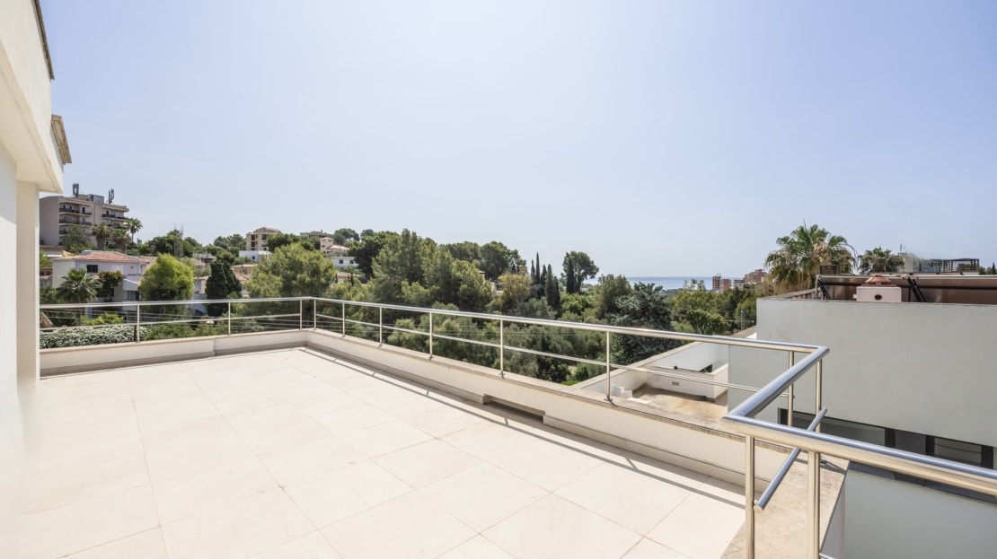 5051 Edle Duplex Dachgeschosswohnung in Bonanova mit Fern-Meerblick