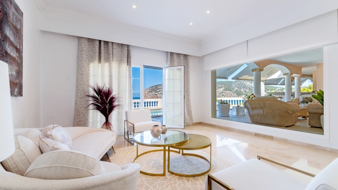 V-4761 Beeindruckende, mediterrane Villa in Camp de Mar mit traumhaftem Meerblick