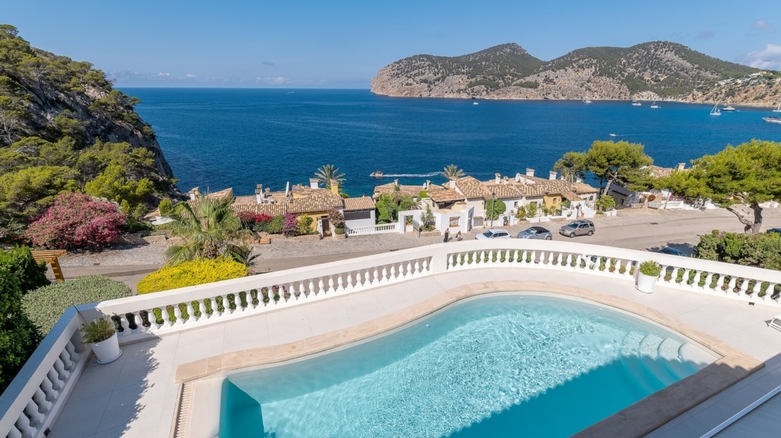 V-4761 Beeindruckende, mediterrane Villa in Camp de Mar mit traumhaftem Meerblick