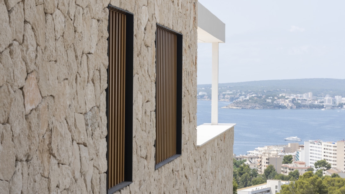 V-4697 ERSTBEZUG! Beeindruckende Neubau Villa in Portals Nous mit herrlichem Meerblick