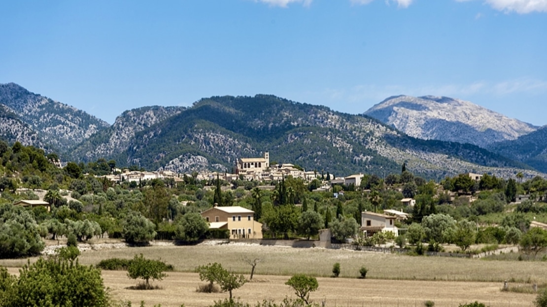 F-3384 Exklusive Neubau Finca in Selva, im Herzen des schönsten Landstrichs Mallorcas