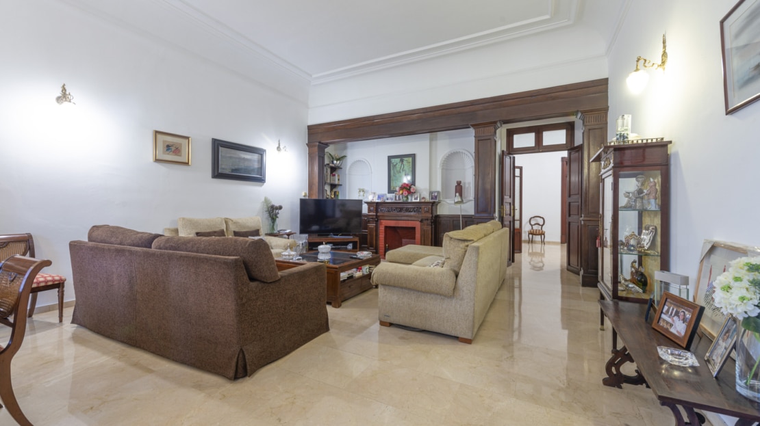 A-4042 INVESTITION! Beletage in Palma mit großem Wintergarten & viel Potenzial