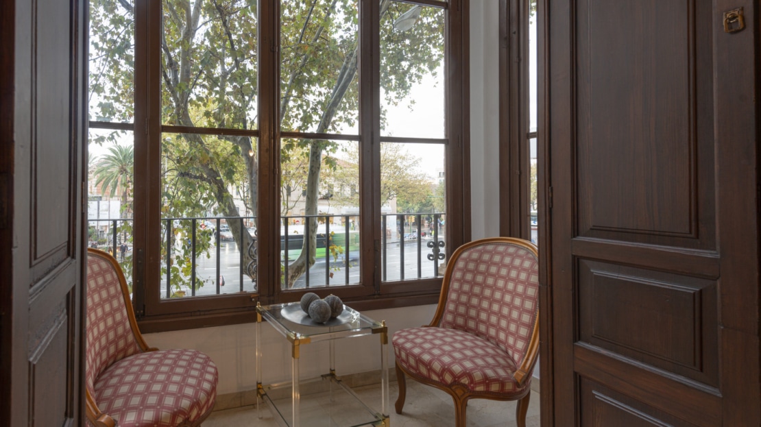 A-4042 INVESTITION! Beletage in Palma mit großem Wintergarten & viel Potenzial