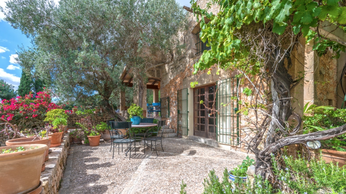 F-2301 Finca mit drei Gästehäusern mit großer Pool-Landschaft und Ferienvermietungslizenz in Cala San Vicente