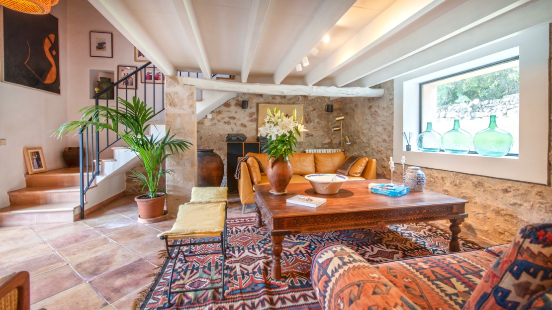 F-2301 Finca mit drei Gästehäusern mit großer Pool-Landschaft und Ferienvermietungslizenz in Cala San Vicente