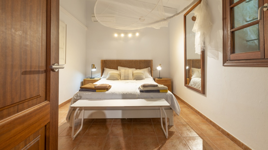 F-2301 Finca mit drei Gästehäusern mit großer Pool-Landschaft und Ferienvermietungslizenz in Cala San Vicente