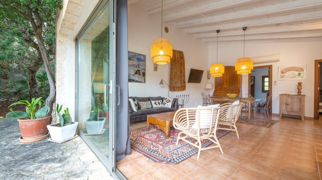 F-2301 Finca mit drei Gästehäusern mit großer Pool-Landschaft und Ferienvermietungslizenz in Cala San Vicente