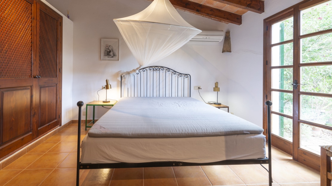 F-2301 Finca mit drei Gästehäusern mit großer Pool-Landschaft und Ferienvermietungslizenz in Cala San Vicente