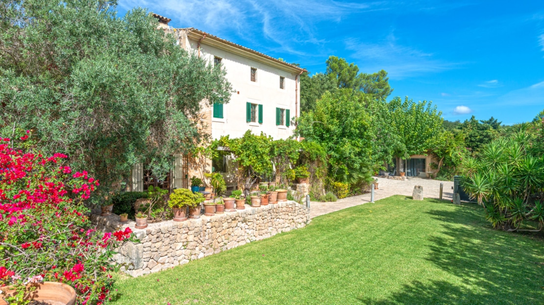 F-2301 Finca mit drei Gästehäusern mit großer Pool-Landschaft und Ferienvermietungslizenz in Cala San Vicente